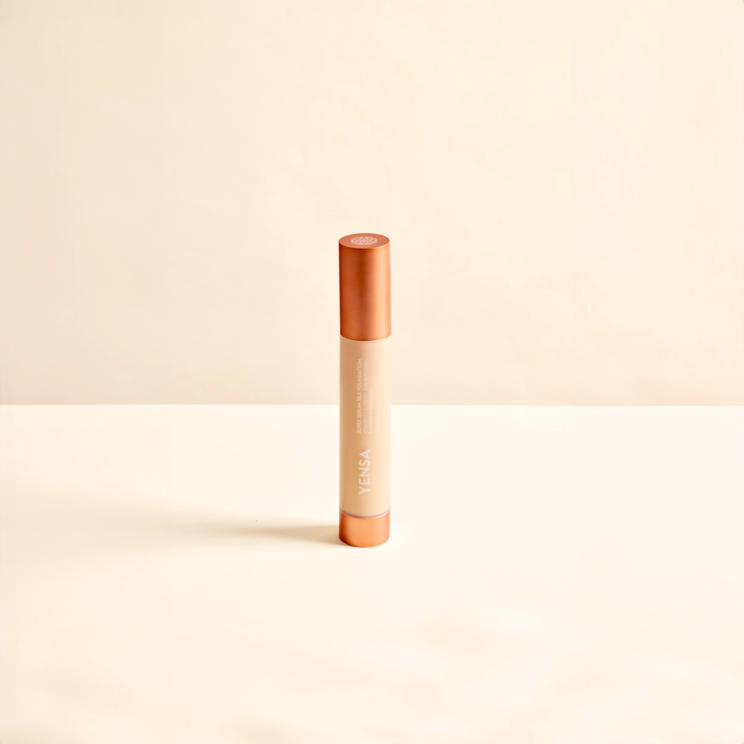 Super Serum Silk Feuchtigkeitsspendende Peptid-Foundation für strahlende Haut und natürlichen Glanz