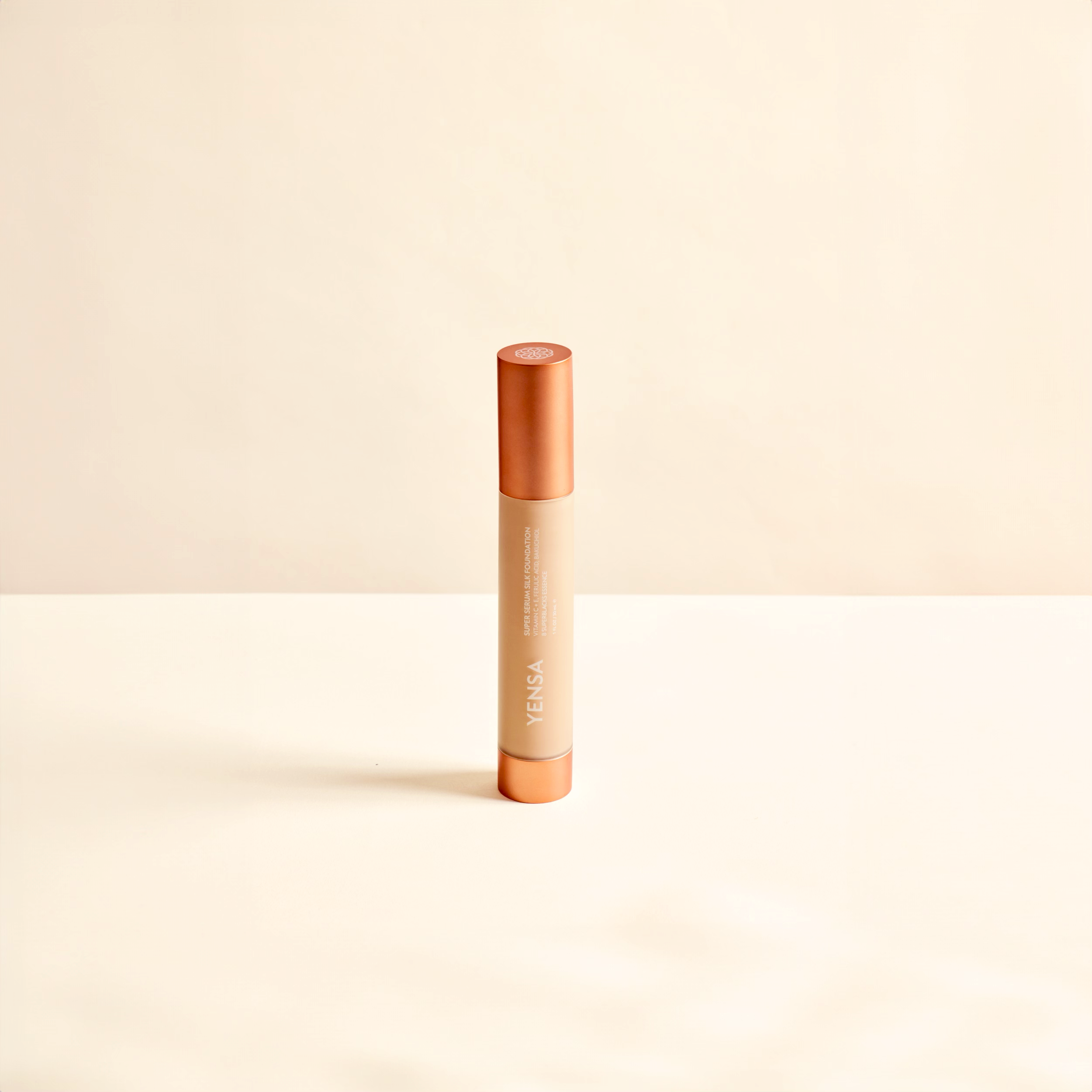 Super Serum Silk Feuchtigkeitsspendende Peptid-Foundation für strahlende Haut und natürlichen Glanz