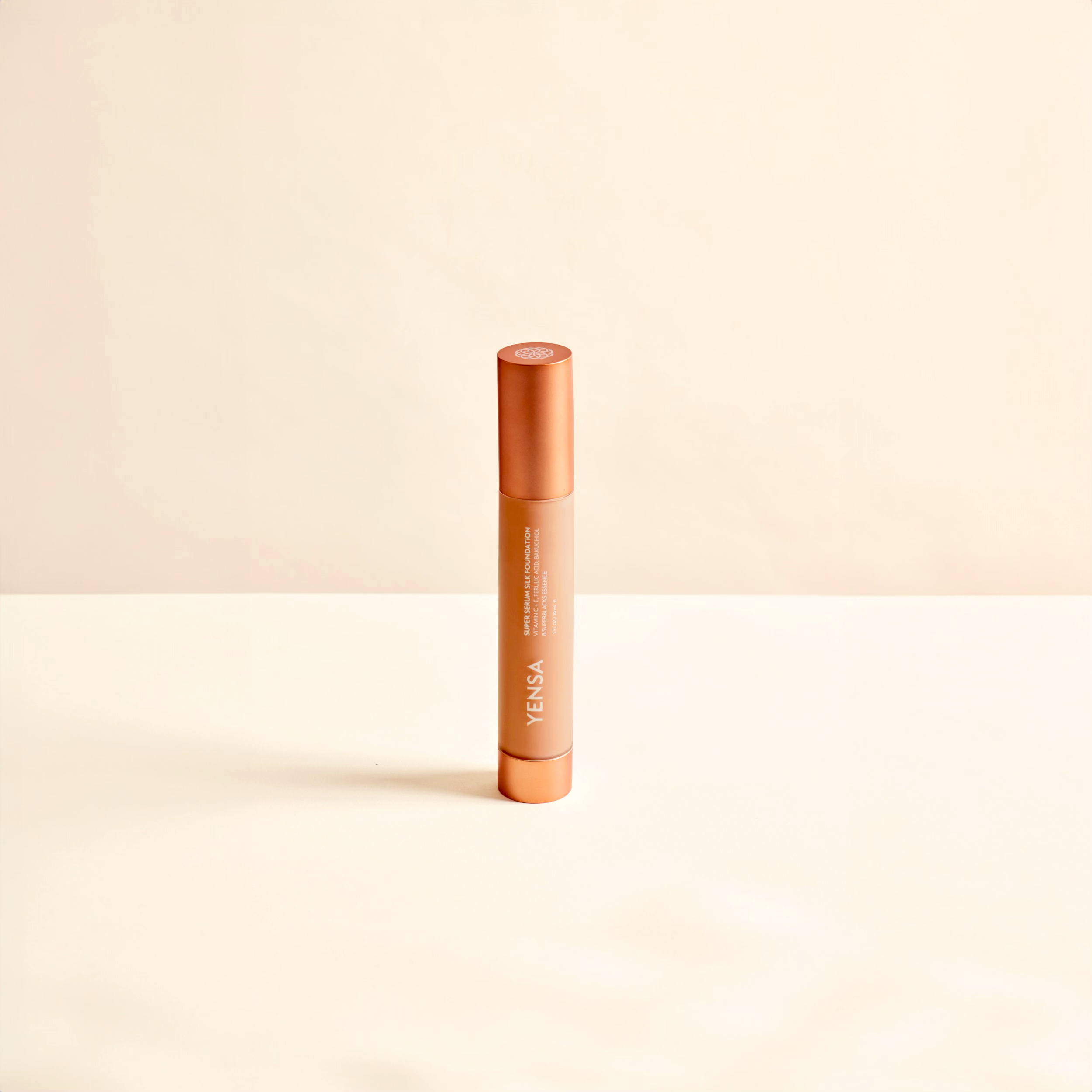 Super Serum Silk Feuchtigkeitsspendende Peptid-Foundation für strahlende Haut und natürlichen Glanz